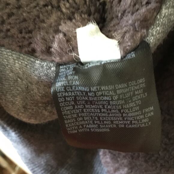 Uniqlo Gray Zip-Up Hoodie With Fur Lining Jacket - Picture 3 of 12